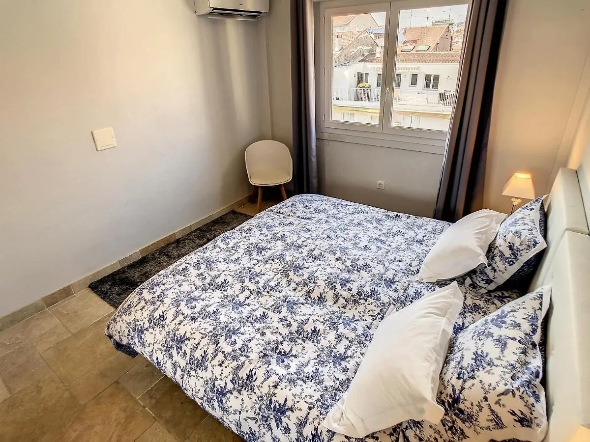 1 Bedroom Rue D'Antibes , 1 Min From The Croisette, 5 Mins From The Palais 202 Cannes 0*,  Fransa